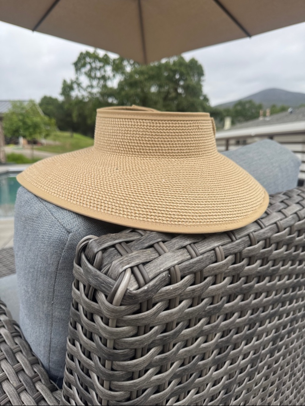 Women’s Tan Packable Straw Visor Hat – Chic Sun Protection